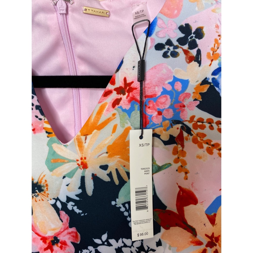 T Tahari- V-Neck Floral Scuba Dress NWT - Picture 8 of 12